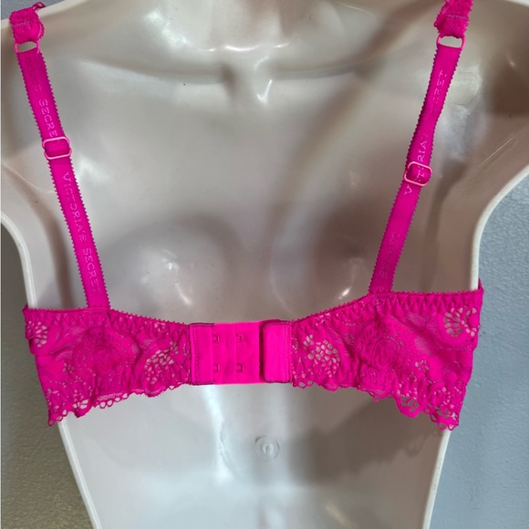 Victoria Secret Women's Bra - Picture 4 of 4